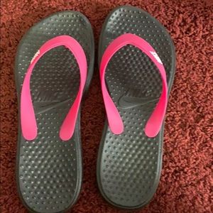 Nike flip flops women’s size 7
